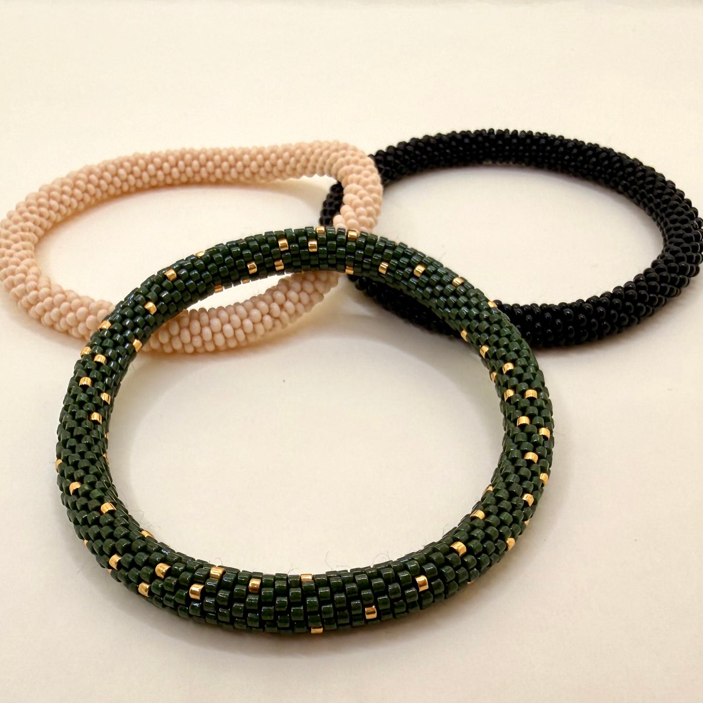 Set de Pulseras Verde Olivo, Beige y Negro
