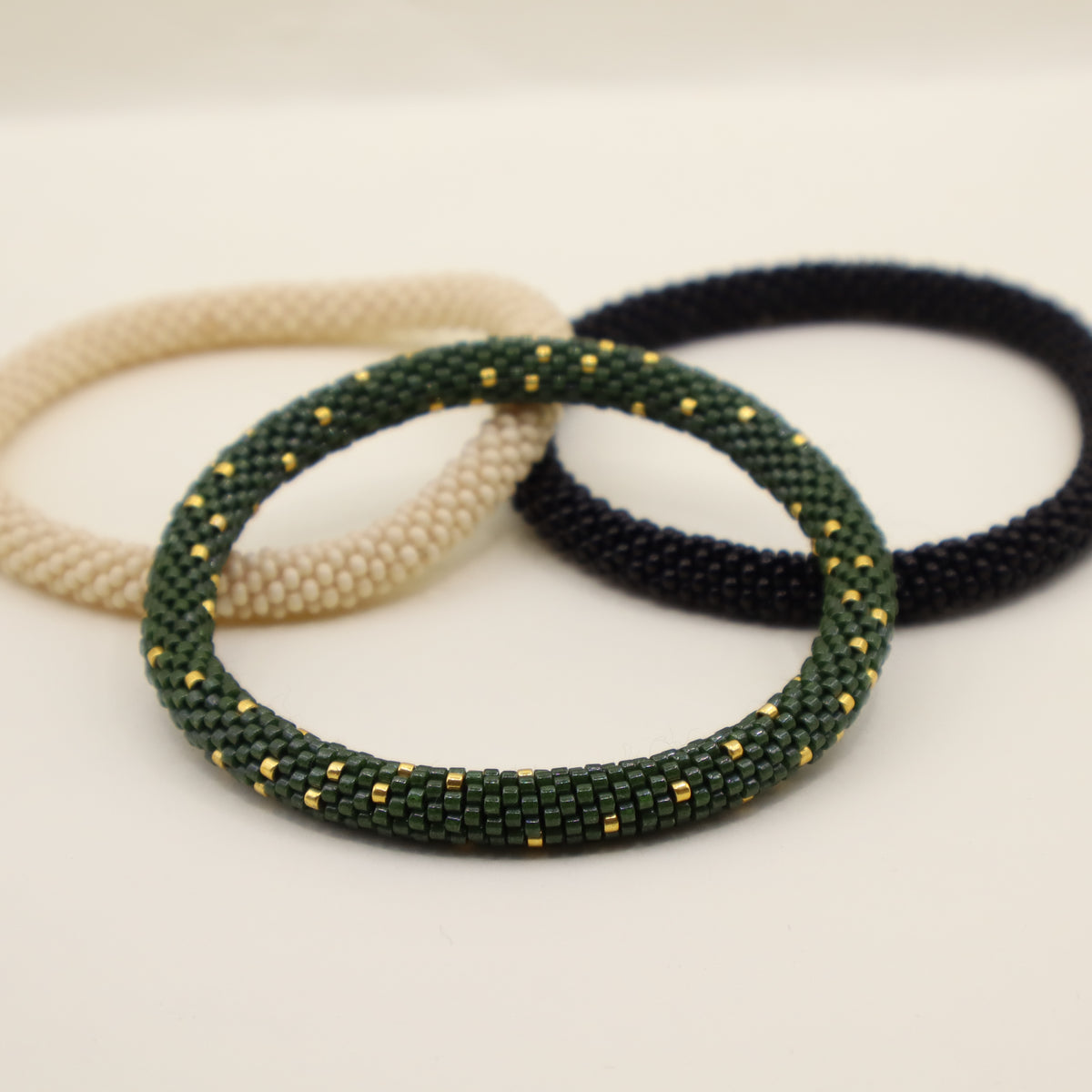 Selva Dorada | Set de 3 pulseras tejidas a mano