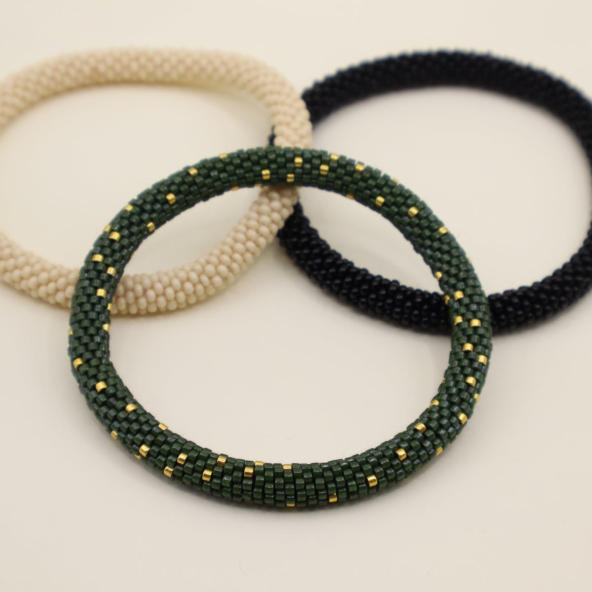 Selva Dorada | Set de 3 pulseras tejidas a mano