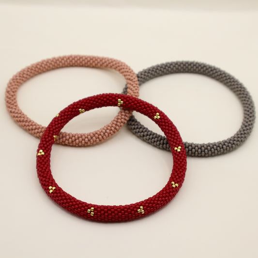 Set de Pulseras Rojo Vino, Rosa y Gris