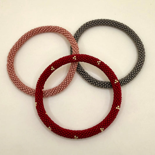 Set de Pulseras Rojo Vino, Rosa y Gris